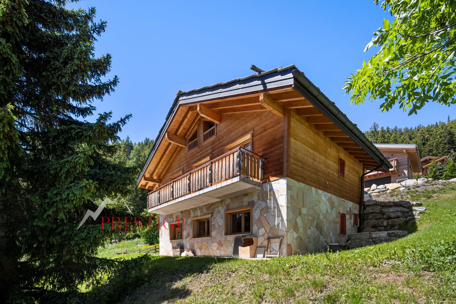 Beau chalet de 4 chambres à louer à la semaine.