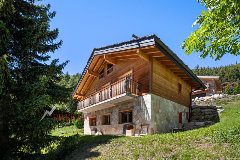 Beau chalet de 4 chambres à louer à la semaine.